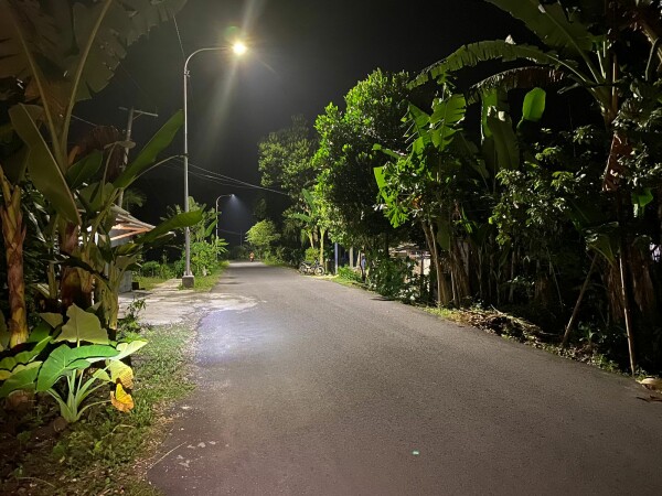 sejumlah ruas jalan poros desa di bojonegoro yang sudah diterangi pju