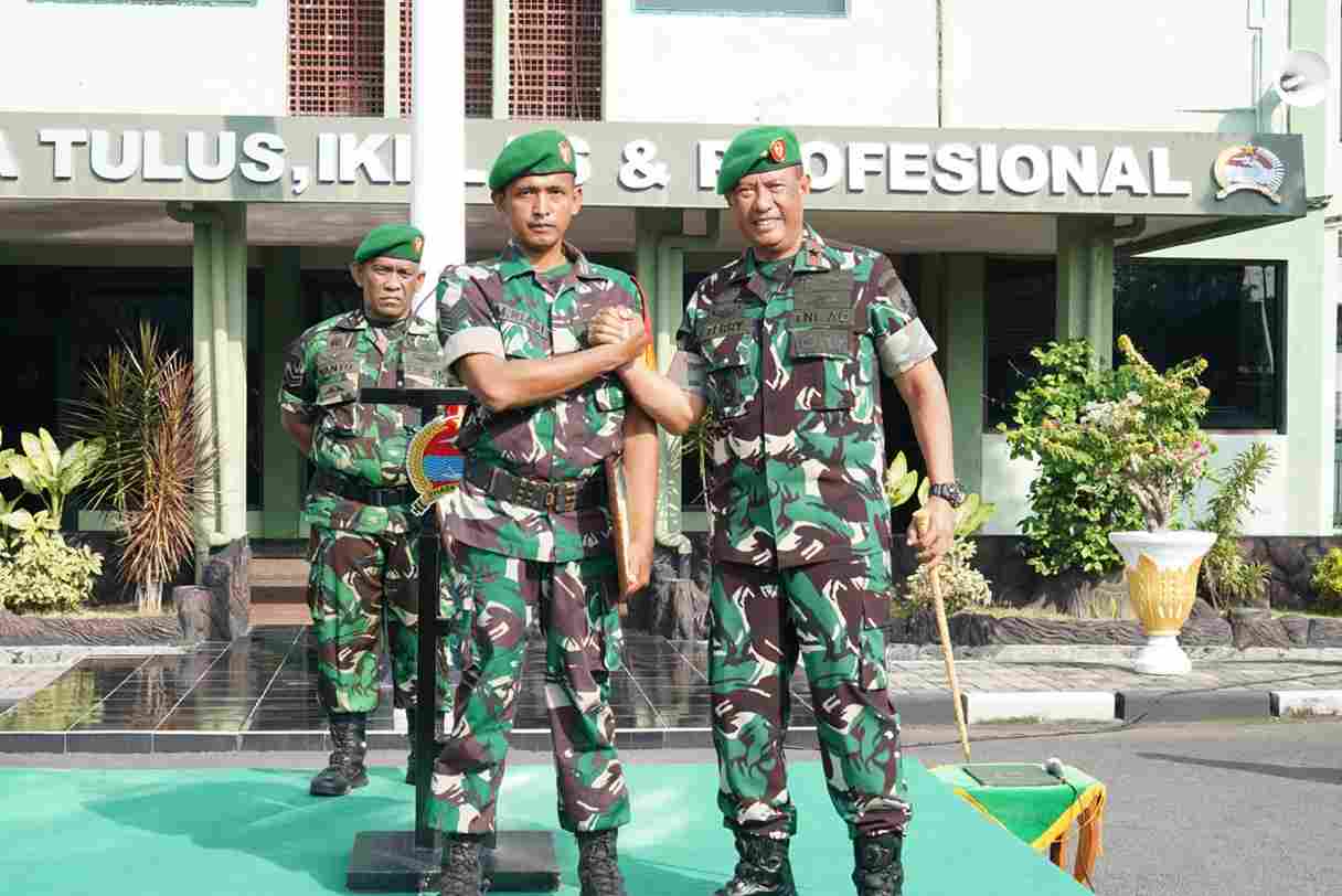 serma riadi bersam apangdam v brawijaya mayjen tni farid makruf