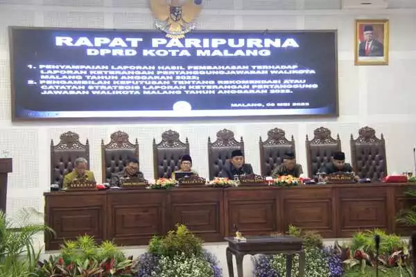 sidang paripurna penyampaian laporan hasil pembahasan terhadap lkpj wali kota malang. (jup) - Bahas LKPJ Walikota, DPRD Soroti Tiga Poin Permasalahan Kota Malang