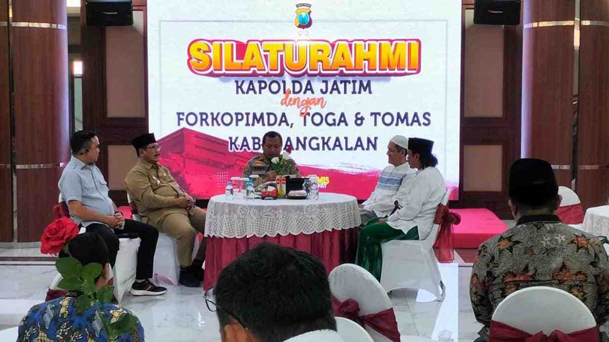 SILATURAHIM: Silaturahmi Kapolda dengan Forkopimda Bangkalan, tokoh agama Kabupaten Bangkalan - Pilkades Serentak di Bangkalan Polisi Siagakan 10 Ribu Personil