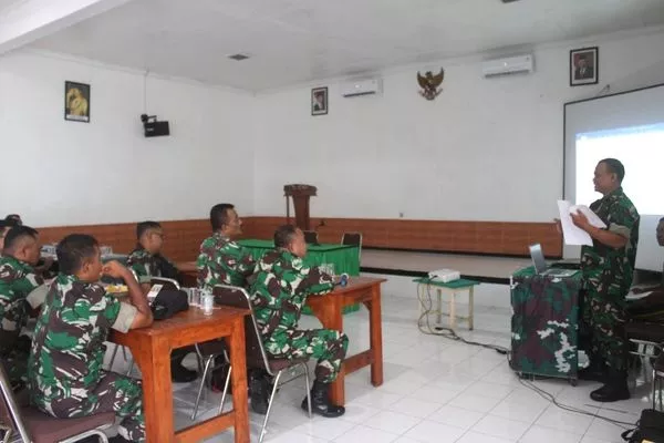 Sosialisasi tuldis antar staf Koramil dan Kodim 0833 Kota Malang. (ist) - Kodim 0833/Kota Malang Sosialisasi Tuldis Antar Staf Koramil dan Kodim