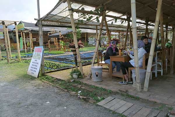 Suasana Pujasera BTS Kota Batu. (mzm) - Menikmati Kuliner di BTS Sambil Memanjakan Mata dengan View Kota Batu Nan Sejuk