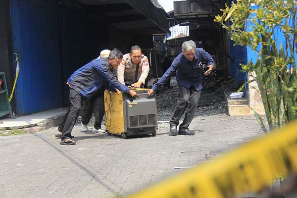 Suasana di lingkungan TKP Kebakaran Malang Plasa. (jup) - Polresta Makota Mintai Keterangan Sejumlah Saksi, Terkait Kebakaran Malang Plasa