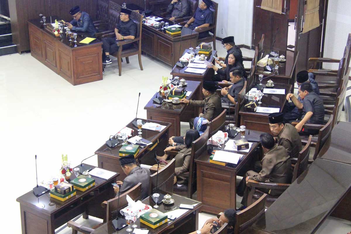 Suasana rapat paripurna saat membahas Ranperda Penanaman Modal. (jup) - Kebut Ranperda Penanaman Modal Demi Lindungi UMKM dan Tarik Investor
