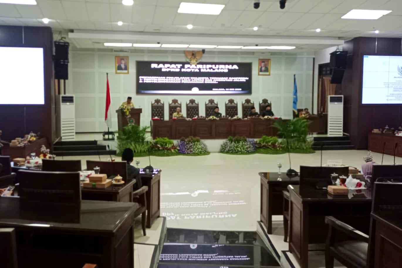 Suasana rapat sidang saat membahas dua ranperda Kota Malang. (jup)