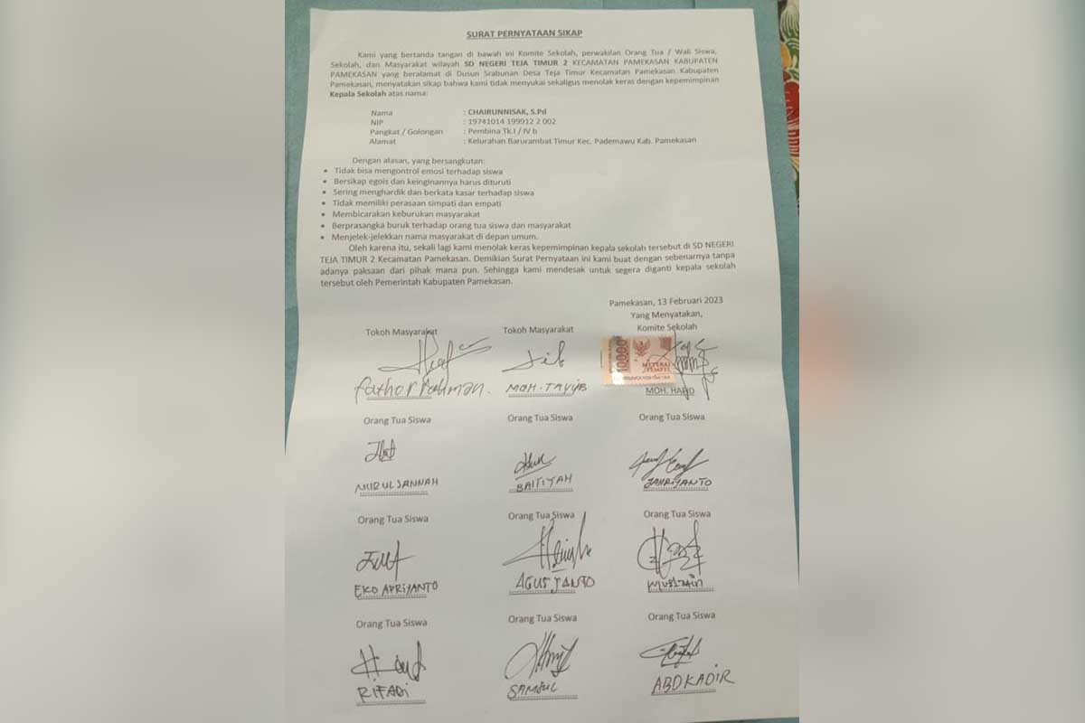 Surat pernyataan sikap yang ditandatangani oleh perwakilan tokoh masyarakat dan wali siswa. (udi) - Wali Siswa SDN Teja Timur 2 Pamekasan Keluhkan Sikap Kepala Sekolahnya