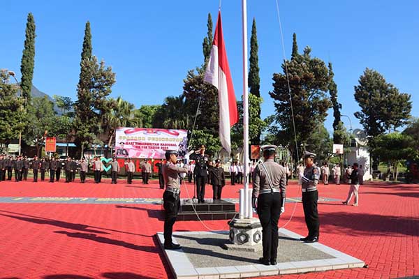 Upacara peringatan Harkitnas di Mapolres Batu. (ist) - Peringati Harkitnas, Kapolres Batu Ajak Personelnya Semangat Menguatkan Jiwa Nasionalisme Kebangsaan