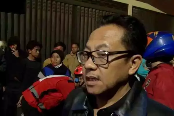 wali kota malang, sutiaji, saat diwawancara awak media. (jup) - Malang Plaza Terbakar, Puluhan Kios Hangus