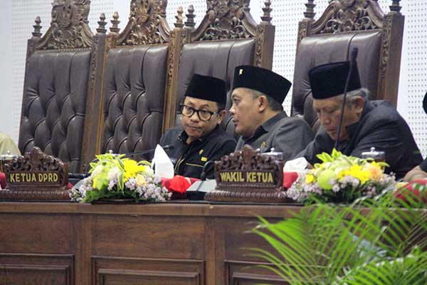 Wali Kota bersama Ketua DPRD Kota Malang bahas tentang pengarusutamaan gender (PUG) dan bangunan gedung. (jup) - Rapat Paripurna Kota Malang Bahas Ranperda PUG dan Bangunan Gedung