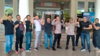 Anggota Bodyguard Malang bersama Kapolres Batu, AKBP Oskar Syamsuddin SIK MT usai digelarnya lomba tarik truk Polisi. (dik) - Jasa Bodyguard Malang Untuk Kebutuhan Pengamanan Berbagai Event