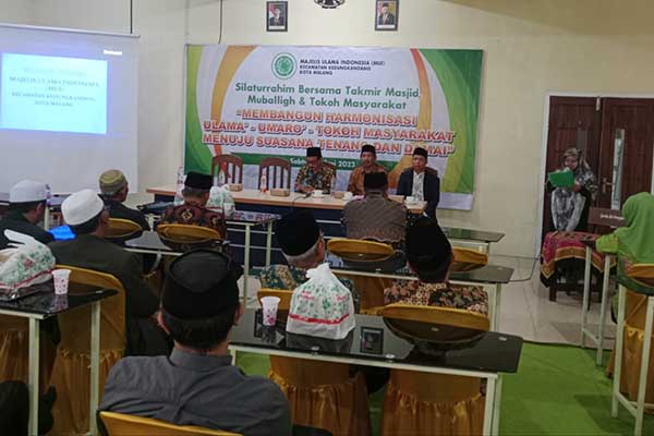 Babinsa Koramil Kedungkandang hadiri silaturahmi takmir masjid Muballiq bersama tokoh masyarakat. (ist) - Babinsa Koramil Kedungkandang Hadiri Silaturahmi Takmir Masjid Muballiq Bersama Tokoh Masyarakat