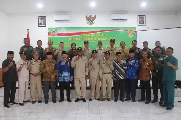 Bersama Pengurus PPAD Kota Malang. (ist) - Personel Kodim 0833 Hadiri Lepas Sambut Pengurus PPAD Kota Malang