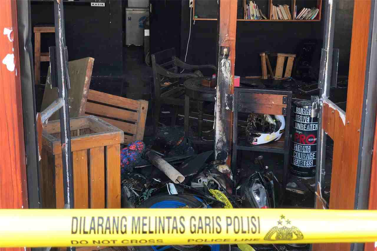 cafe dimana bentrokan terjadi 11zon