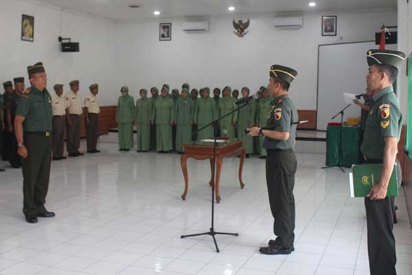 Dandim lepas 13 prajurit Kodim 0833 Purna Tugas. (ist) - Dandim Lepas 13 Prajurit Kodim 0833 Purna Tugas
