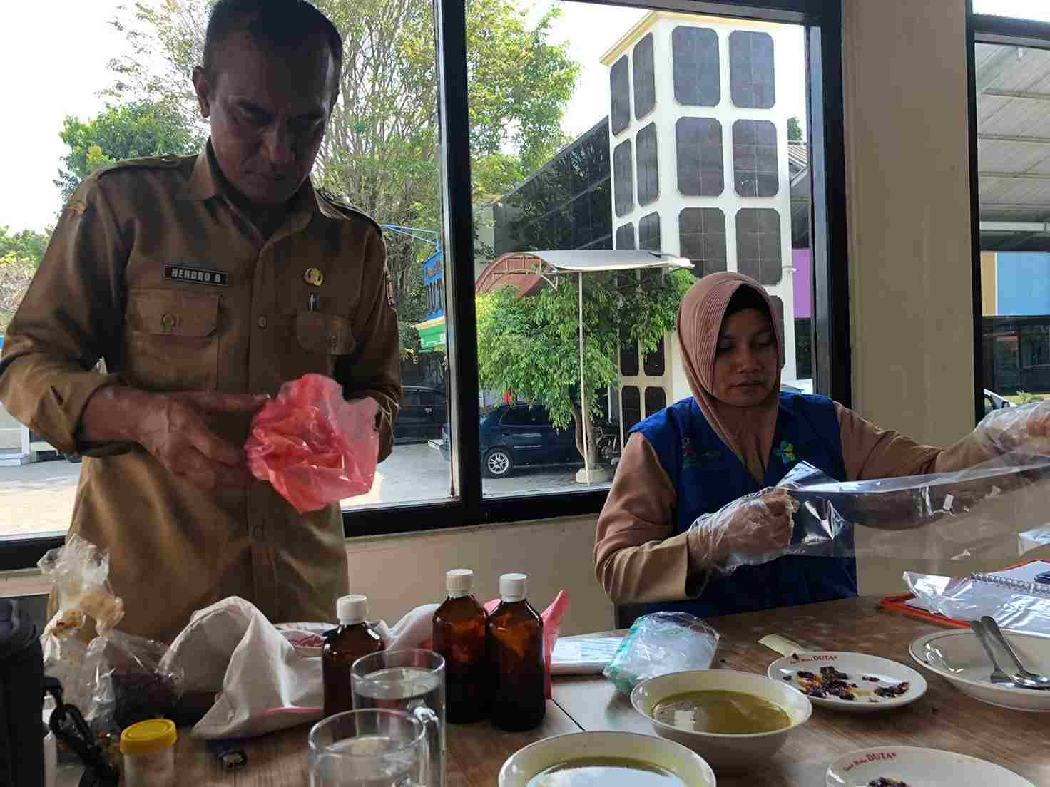 dinkes kabupaten ngawi melaui bidang sumberdaya manusia kesehatan farmasi makanan dan alat kesehatan dan bidang yankes gencar lakukan sosialisasi dan pelatihan higienis 11zon