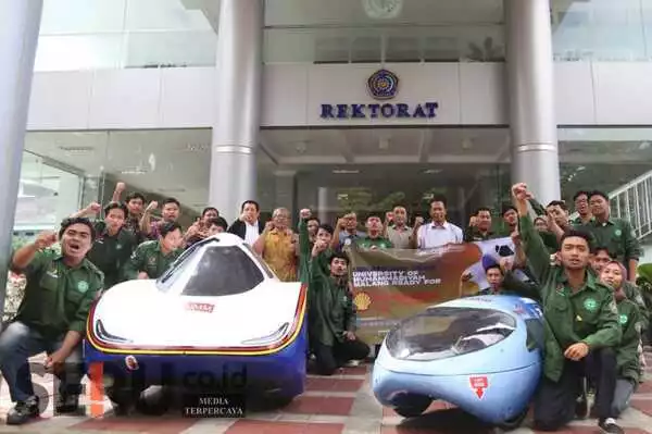 Dua mobil hemat energi UMM yang akan berlaga di Shell Eco Marathon Mandalika 2023. (ist) - LSO Mekatronic UMM "Siap Tempur" di Shell Eco Marathon Mandalika 2023