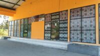 Gedung central batik klampar yang saat ini terbengkalai. (SERU.co.id/udi) - Sentral Batik Klampar Terbengkalai, Bupati Pamekasan Akui Tidak Maksimal dalam Mengelola