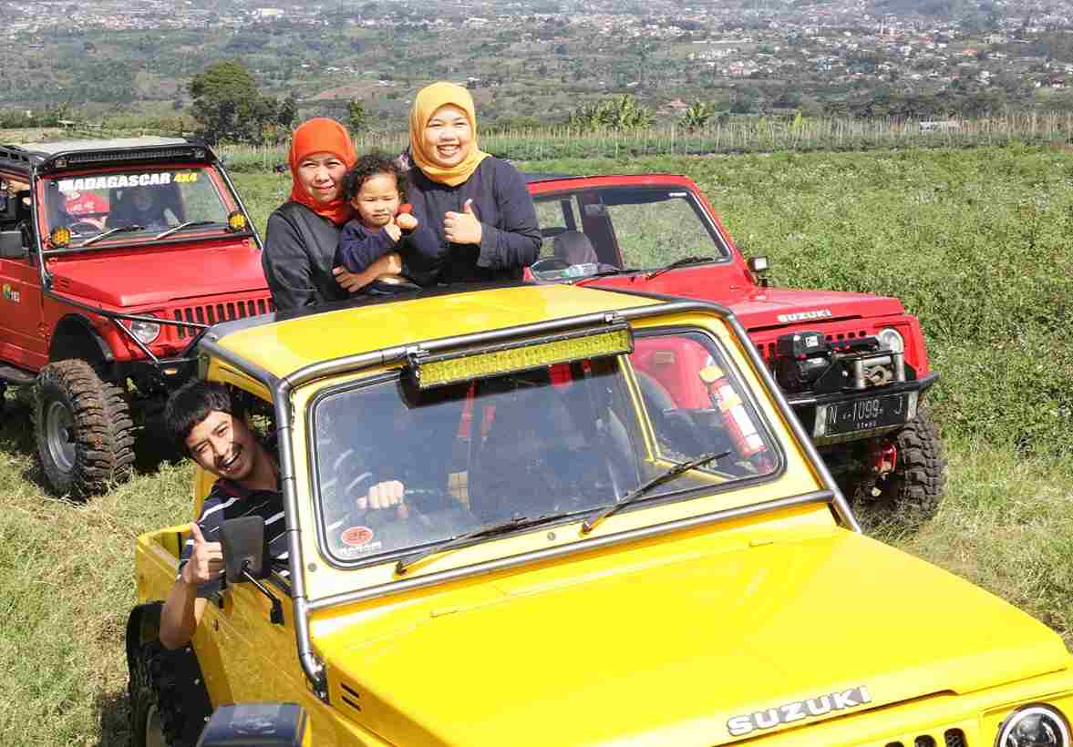gubernur jawa timur khofifah indar parawansa mengajak keluarga menjajal serunya berwisata sekaligus berpetualang obyek wisata di kota batu 11zon