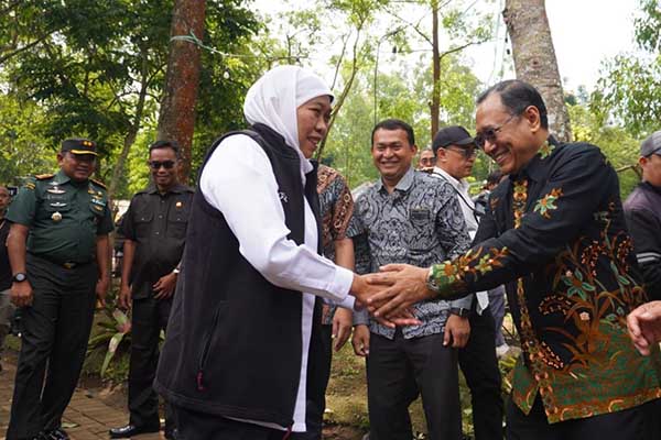 Gubernur Khofifah saat hadir di Launching Kawasan Perdesaan Agroforestri Kopi Lereng Arjuno. (ist) - Khofifah Dorong Desa-Desa di Jatim Jadi "Desa Devisa"