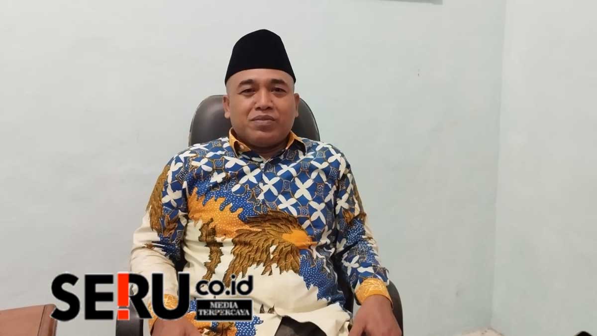 Halili, ketua KPU Pamekasan saat dimintai keterangan. (SERU.co.id/udi) - Jelang Pemilihan Kepala Daerah, KPU Pamekasan Anggarkan Rp58,7 Miliar