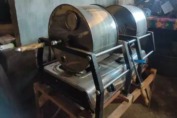 Mesin sangrai bantuan Perum Jasa Tirta I. (rhd) - Berkat Mesin Sangrai Bantuan PJT I, Kopi Selo Parang Sukses Lewati Pandemi
