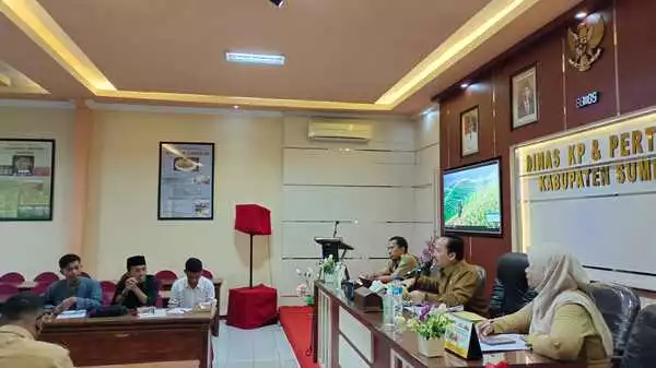 Murba saat audensi dengan DKPP Pamekasan. (Luq) - Murba Minta Komitmen DKPP akan Pemberdayaan Petani Tembakau di Kabupaten Sumenep