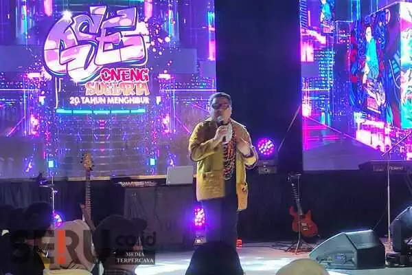 Oneng Sugiarta menyapa para pengunjung yang hadir dalam 'Oneng Sugiarta 20 Tahun Menghibur.' (rhd) - 20 Tahun Menghibur, Oneng Sugiarta Tasyakuran 'Hip-hop'