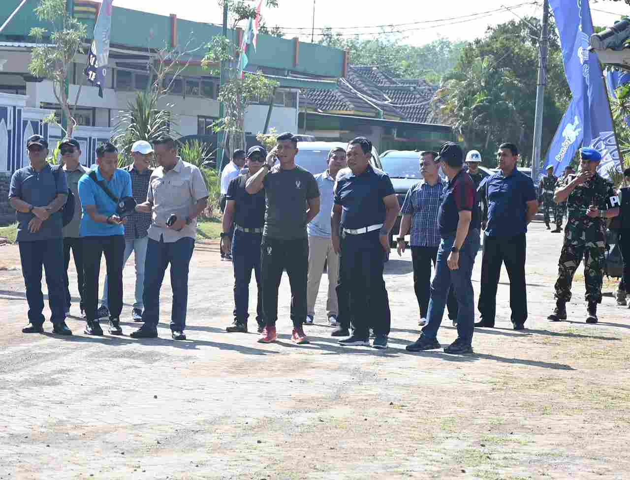 pangdam v brawijaya mayjen tni farid makruf melakukan peninjauan lokasi pelaksanaan pacuan kuda panglima tni cup 11zon