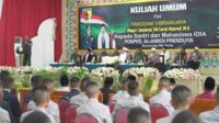 pangdam v brawijaya mayjen tni farid makruf memberikan beberapa materi kuliah umum di di ponpes al amien, kabupaten sumenep foto ist
