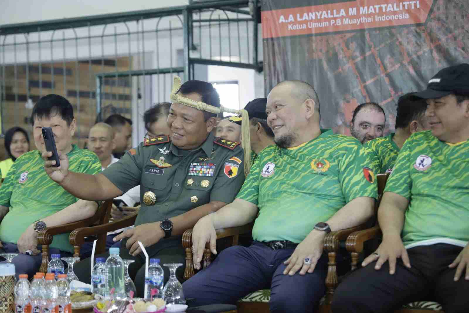 pangdam v brawijaya hadiri kejuaraan muaythai yang digelar di gor hayam wuruk makodam v brawijaya 11zon