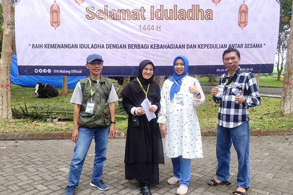 Peduli Sesama, ITN Malang Salurkan 600 Paket Daging Kurban 1 Panitia Pelaksana Idul Kurban ITN Malang. (rhd) - Peduli Sesama, ITN Malang Salurkan 600 Paket Daging Kurban