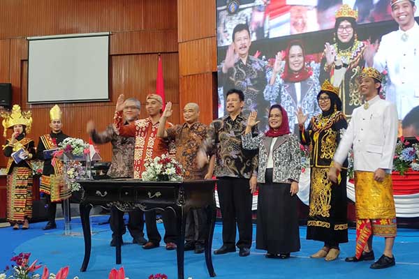 Para pemateri talkshow Bulan Pancasila dan jajaran sivitas UB. (rhd) - Universitas Brawijaya Peringati Bulan Pancasila, Libatkan Sivitas Lintas Fakultas