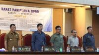 para pimpinan dprd kabupaten ponorogo bersama bupati ponorogo hadir di rapat paripurna dengan agenda pandangan umum fraksi fraksi.