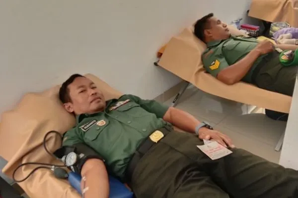 Personel Kodim 0833 ikuti donor darah. (ist) - Kodim 0833 Kerahkan Personel Ikuti Donor Darah Bentuk Peduli Kemanusiaan