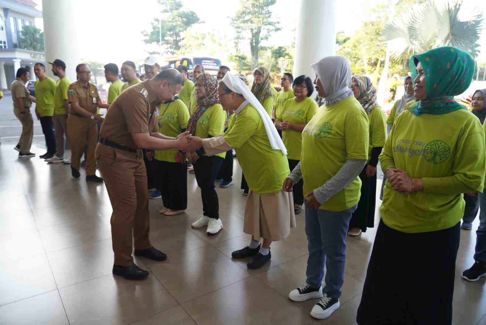 pj wali kota batu aries agung paewai sstp mm mengucapkan selamat jalan untuk peserta studi tiru pemkot batu ist 11zon