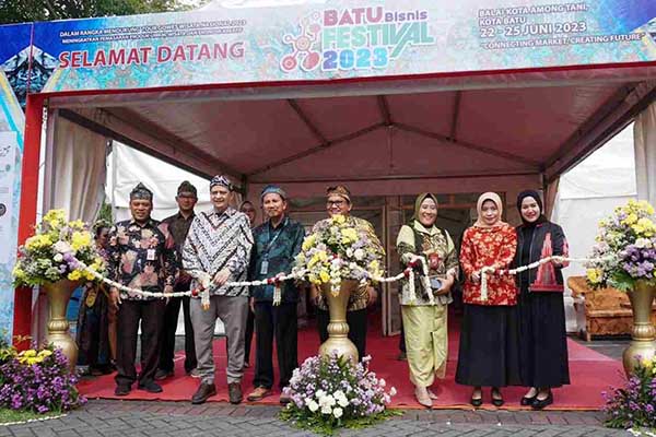 Prosesi pembukaan Batu Bisnis Festival 2023. (ist) - Festival Bisnis Batu 2023 Digelar 22-25 Juni 2023