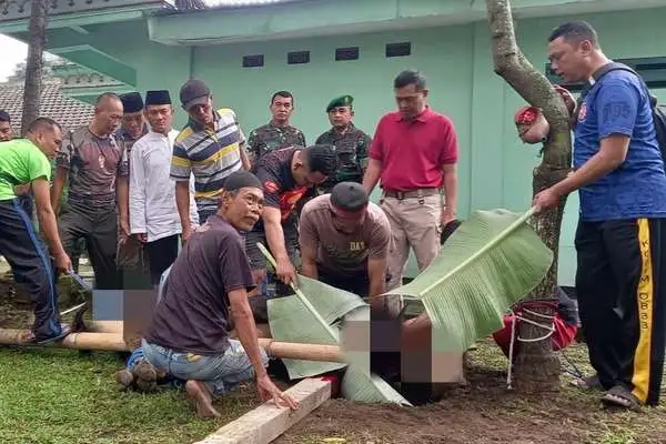 Prosesi penyembelihan hewan kurban. (ist) - Kodim 0833 Laksanakan Penyembelihan Hewan Kurban Idul Adha 1444H