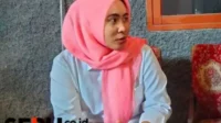 Rifaus Silviani, Staf Perdagangnya Disperindag Pamekasan saat dimintai keterangan. (SERU.co.id/udi) - Jelang Hari Raya Kurban, Harga Bahan Pokok di Pamekasan Alami Kenaikan
