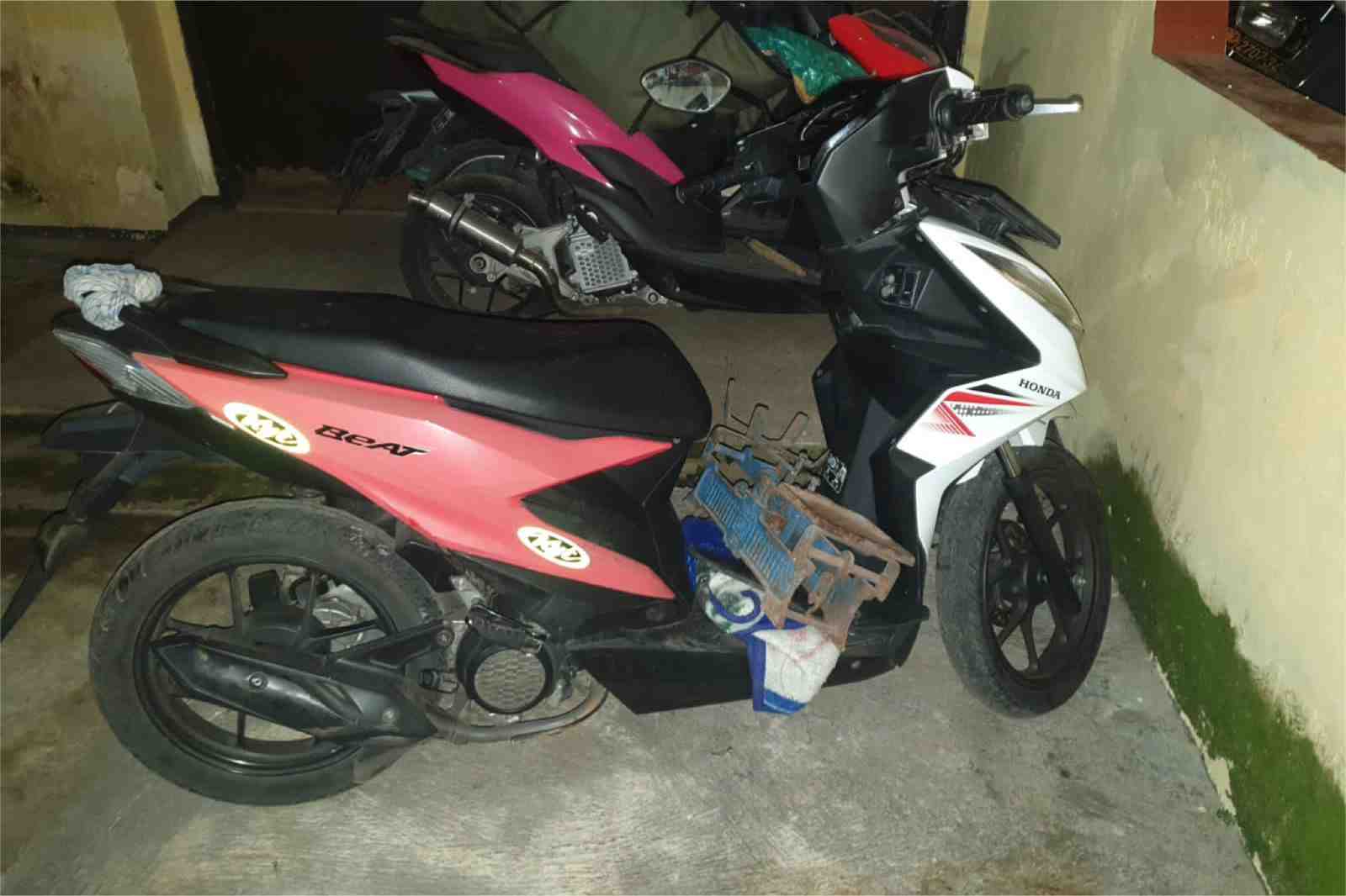sepeda motor yang diduga milik laki laki yang ditemukan meninggal di sungai jilu pakis 11zon