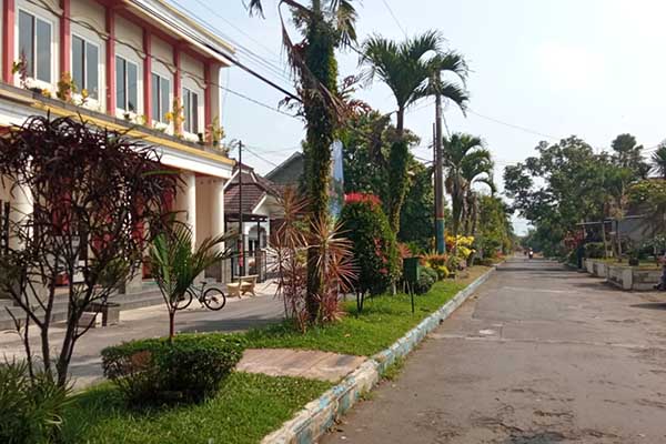 Situasi di jalan utama masuk Perumahan Cempaka Putih II. (jup) - Pihak Pengembang Bersikukuh Garapan PCP II Belum Selesai