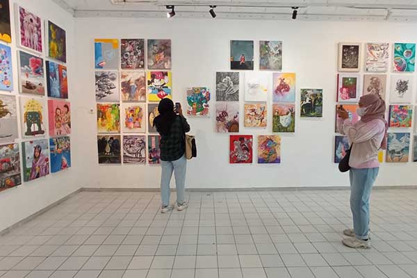 Suasana di salah satu ruang pameran di DKM. (jup) - Ratusan Karya Bertema Cinta Penuhi Dua Ruang DKM