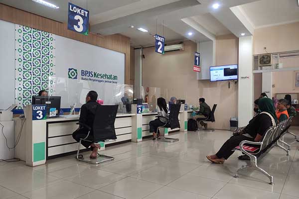 Suasana pasien di BPJS Kesehatan. (rhd) - Pasien BPJS Kesehatan Harus Paham Aturan Kegawatdaruratan