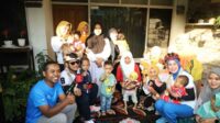 Sutiaji saat berkunjung ke Posyandu Anggrek memantau kondisi anak stunting. (ist) - Sutiaji Bantu Warga Disabilitas dan Balita Stunting di Kelurahan Gadingkasri dan Oro-oro Dowo