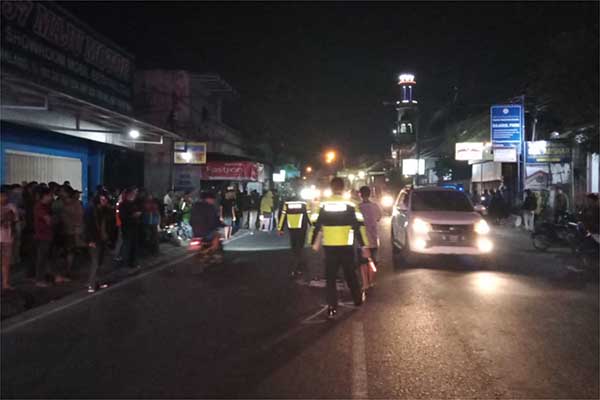 TKP kecelakaan tabrak belakang. (ist) - Berusaha Menyalip dari Kiri, Dua Pemuda Luar Pulau Meninggal Dunia di Dau