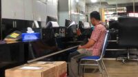 tommy saat menjalani pemeriksaan oleh satlantas polres malang 11zon