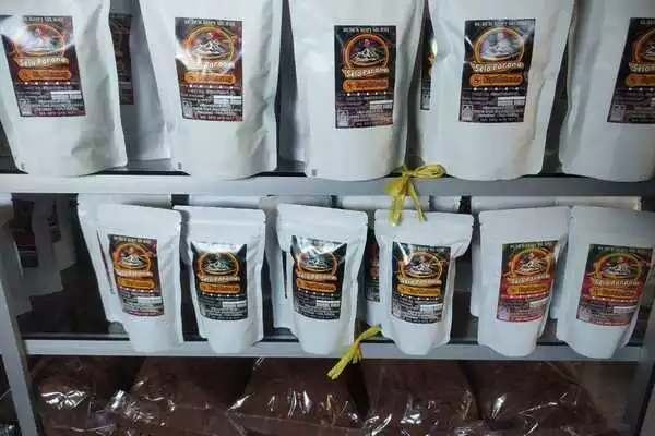 Varian produk Kopi Selo Parang. (rhd) - Berkat Mesin Sangrai Bantuan PJT I, Kopi Selo Parang Sukses Lewati Pandemi