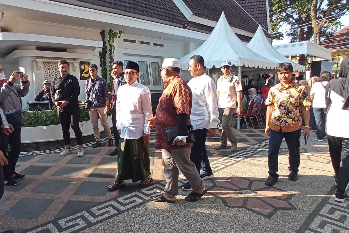 Wali Kota Malang, Sutiaji, hadir menemui masyarakat. (jup) - Rumah Dinas Dibuka untuk Umum, Sutiaji Usung Layanan Publik