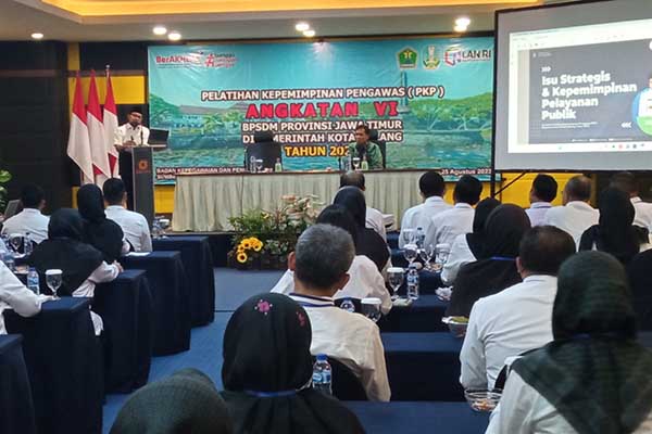 Wali Kota Malang, Sutiaji saat memberikan pengarahan kepada para peserta pelatihan. (SERU.co.id/jup) - BKPSDM Kota Malang Gelar Pelatihan Kepemimpinan Pengawas