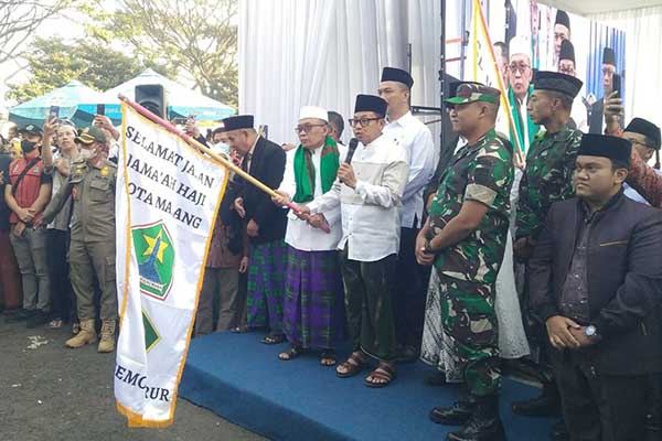 Wali Kota Malang berangkatkan calon jemaah haji. (ist) - Wali Kota Malang Berangkatkan 1.152 Calon Jemaah Haji Kloter 70 71 72