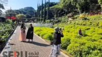 Wisatawan menikmati taman rekreasi Selecta Batu. (dik) - Program Wisata 'Satu Tiket Satu Apel' Kandas, Ini Penyebabnya